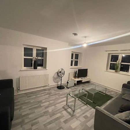 Lovely Spacious Entire 1 Bedroom Apartment - New Management London Bagian luar foto