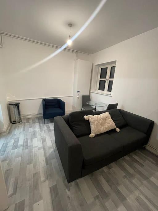 Lovely Spacious Entire 1 Bedroom Apartment - New Management London Bagian luar foto