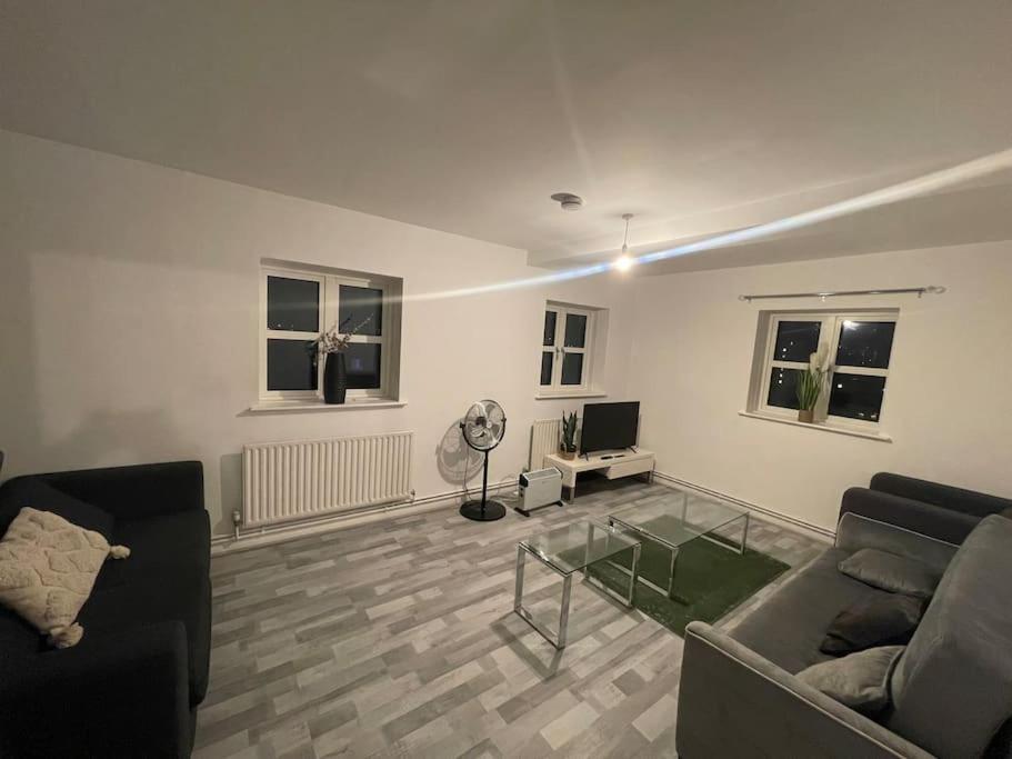 Lovely Spacious Entire 1 Bedroom Apartment - New Management London Bagian luar foto